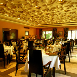 Parador Granada dining room